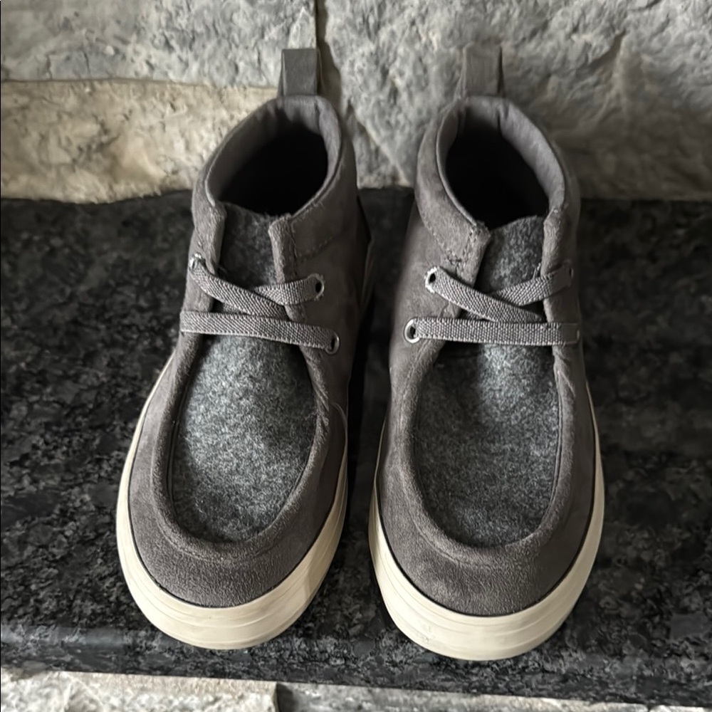 Boys Old Navy Gray Casual Shoes - size 12